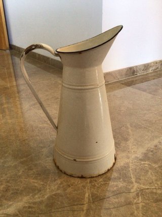 Jarra esmaltada antigua