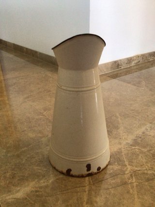 Jarra esmaltada antigua