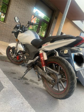 Keeway RVF 125 - Moto Naked
