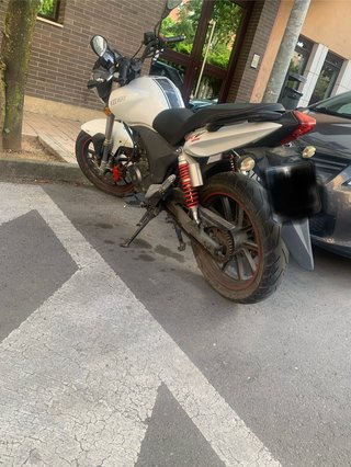 Keeway RVF 125 - Moto Naked