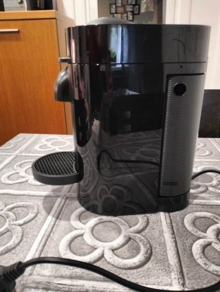 Cafetera Nespresso Vertuo Plus Negra