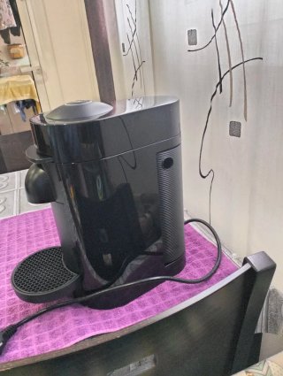 Cafetera Nespresso Vertuo Plus Negra