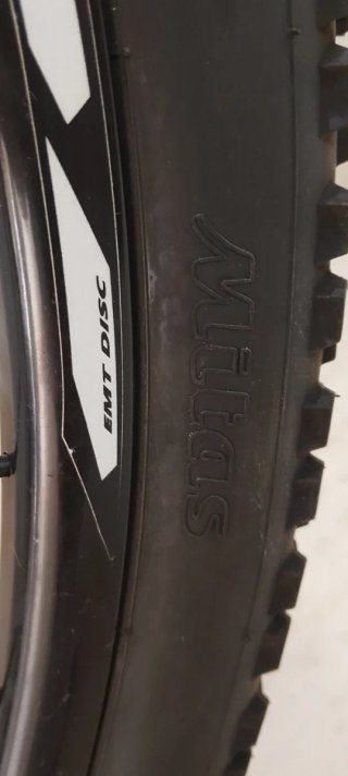 2 Bicicletas / Giant de 26" y WST de 29"