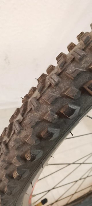 2 Bicicletas / Giant de 26" y WST de 29"