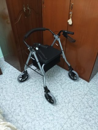 Andador persona mayor