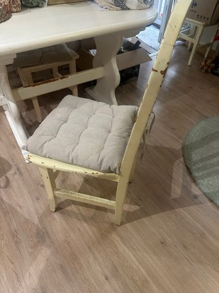 Mesa y 4 sillas madera pino maciza pintadas