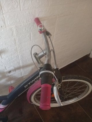 Bicicleta rosa y negra