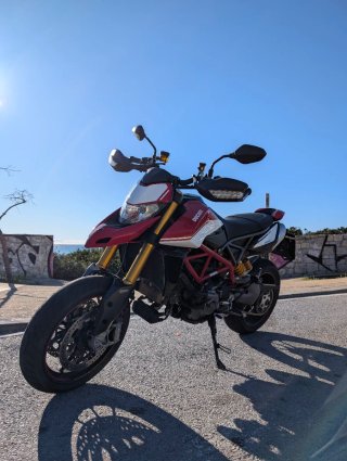Ducati Hypermotard 950 SP Roja y Blanca