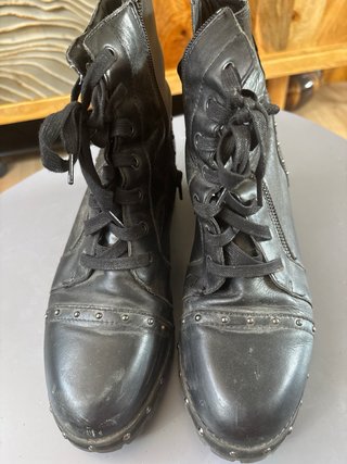 Botines piel Aldo negros con tachuelas