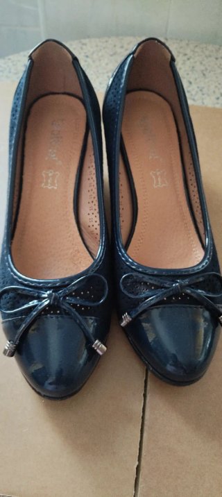 Lote 3 pares zapatos: azul marino dorados y blanco