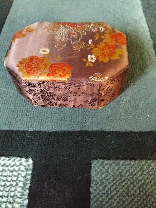 Caixa chinesa com flores