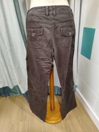 Pantalón cargo Mango marrón