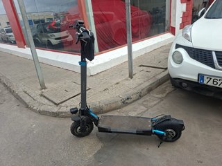 Patinete eléctrico con luces y control