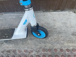 Patinete infantil azul y gris
