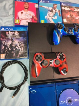 Consola PS4 + 5 Juegos + 2 Mandos+ 2 fundas nuevas