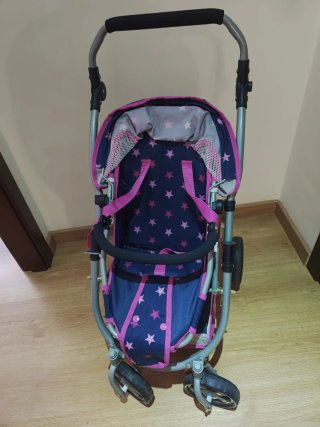 Carrito de bebé de juguete con estrellas