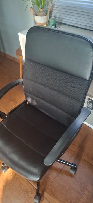 Silla de oficina negra