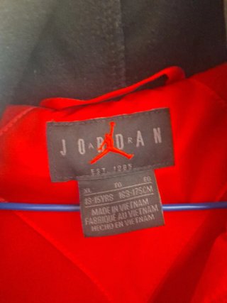 Chaqueta Jordan Negra y Roja