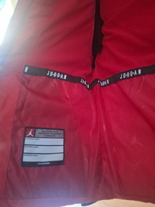 Chaqueta Jordan Negra y Roja