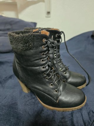 Botines de tacon negros con reborde borrego T. 38