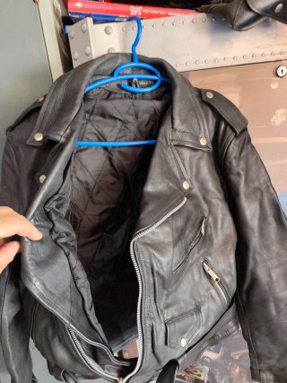 Chaqueta de cuero rockera moto