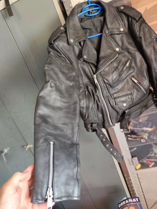 Chaqueta de cuero rockera moto