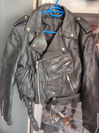 Chaqueta de cuero rockera moto