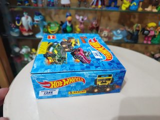 Caja 18 sobres Panini Hot Wheels On The Road