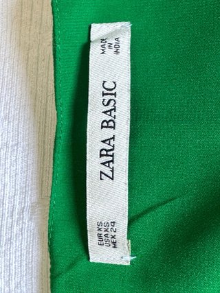 Mono Zara verde con pedrería Talla XS