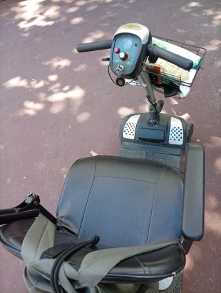 Scooter eléctrico movilidad reducida