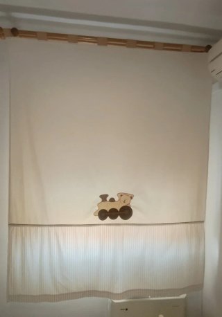 Cortina infantil con osito bordado