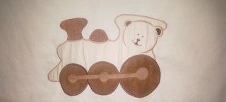 Cortina infantil con osito bordado