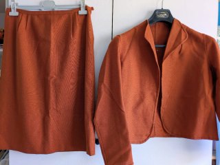 Traje de lino color cooper