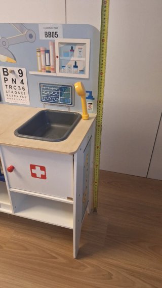Clínica veterinaria de madera para niños