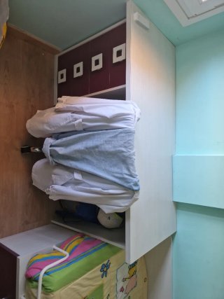 Habitación completa: Cama, armario y escritorio