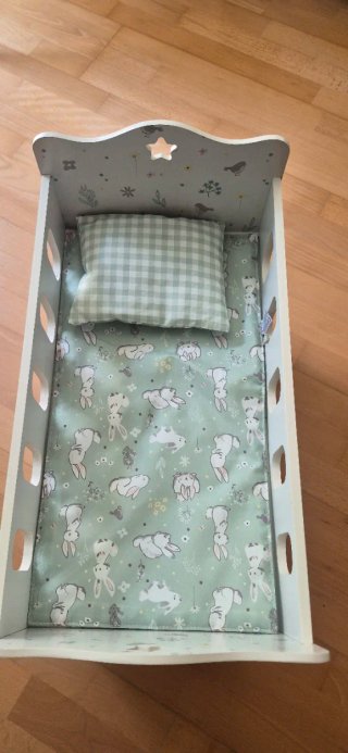 Cuna de madera para muñecas
