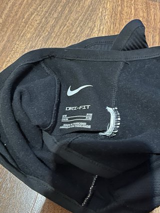 Braga de cuello Nike negra