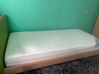 2 Camas completas (somier + colchón)
