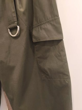 Pantalón cargo verde militar. Talla 38