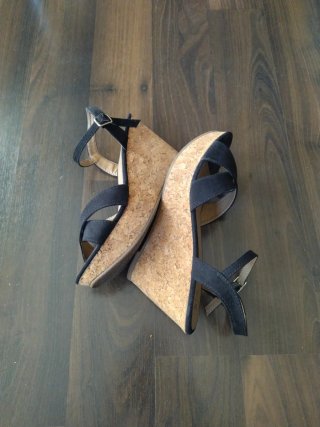 Sandalias cuña negras. LH by La Halle Talla 37.