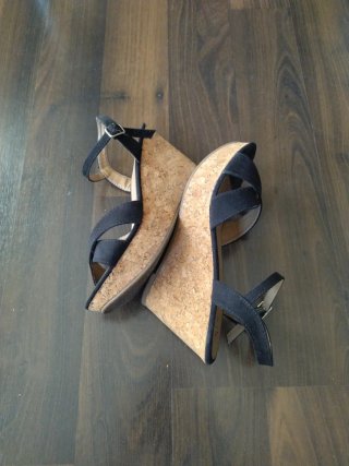 Sandalias cuña negras. LH by La Halle Talla 37.