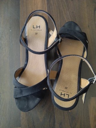 Sandalias cuña negras. LH by La Halle Talla 37.