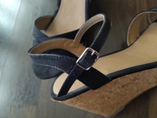 Sandalias cuña negras. LH by La Halle Talla 37.