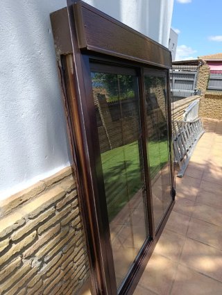 Ventana corredera aluminio color nogal doble crist