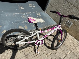 Bicicleta infantil QUER blanca y morada