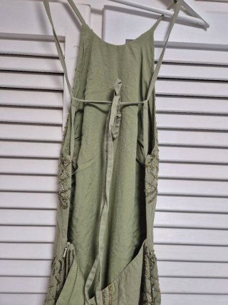 Vestido largo verde caqui de fiesta