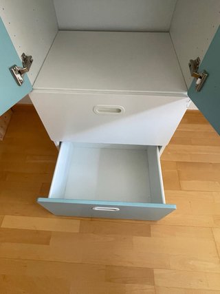 Mueble infantil blanco y azul Ikea