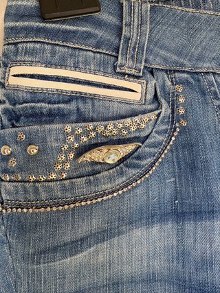 Pantalón Tejano capri con Brillantes