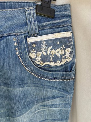 Pantalón Tejano capri con Brillantes