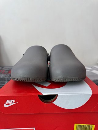 Mules Nike Calm Grises